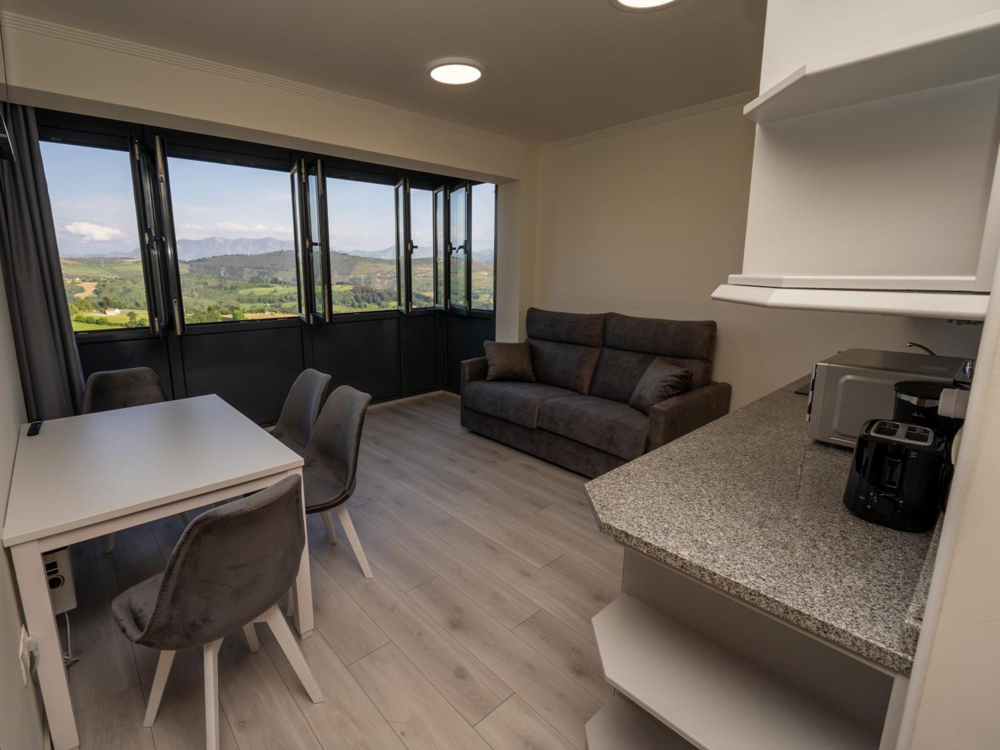 Apartamentos Turisticos Palacio De Meras Tineo Zewnętrze zdjęcie